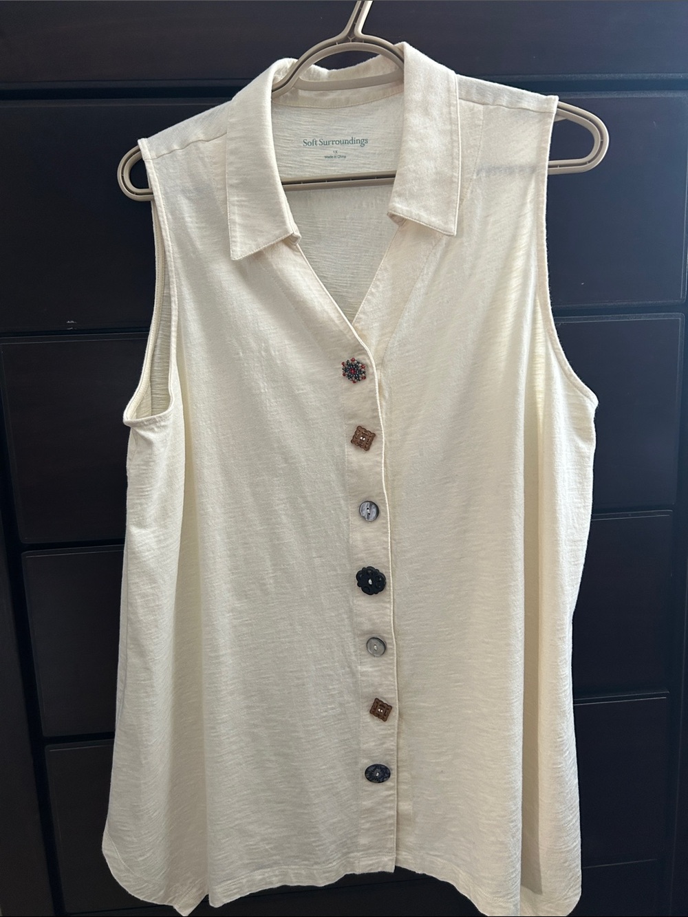 Soft Surroundings Cream Sleeveless cute Button Front Top/Vest with collar